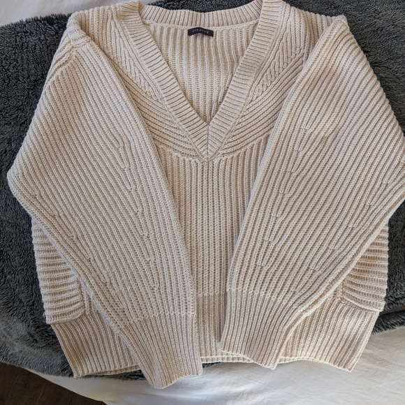 Long sleeve v-neck - Picture 5 of 5